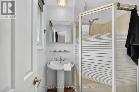 136 James Cummings Avenue Ottawa ON K2H 8E1