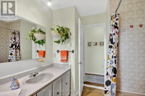 136 James Cummings Avenue Ottawa ON K2H 8E1