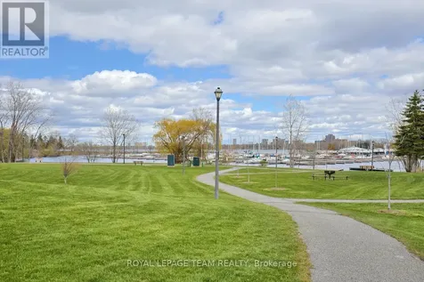 136 James Cummings Avenue Ottawa ON K2H 8E1