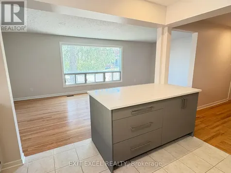 816 Dundee Avenue Ottawa ON K2B 5S9