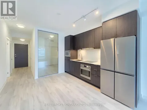 8 Olympic Garden Drive Toronto (newtonbrook East) ON M2M 4E7