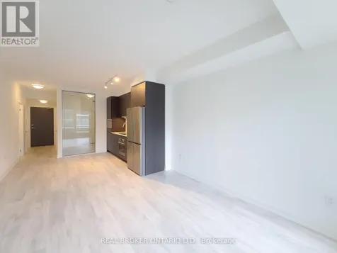 8 Olympic Garden Drive Toronto (newtonbrook East) ON M2M 4E7