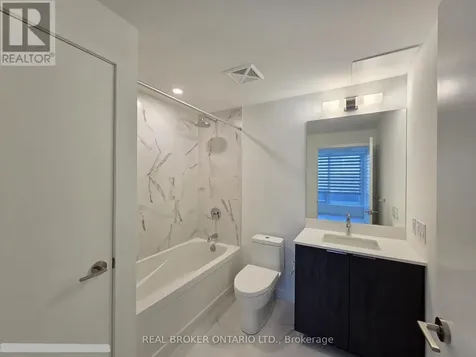 8 Olympic Garden Drive Toronto (newtonbrook East) ON M2M 4E7
