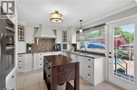 27 Shortland Crescent Etobicoke ON M9R 2T2