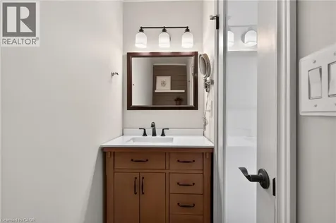 27 Shortland Crescent Etobicoke ON M9R 2T2