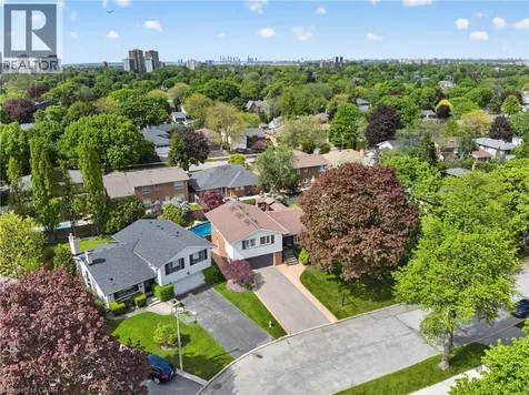 27 Shortland Crescent Etobicoke ON M9R 2T2