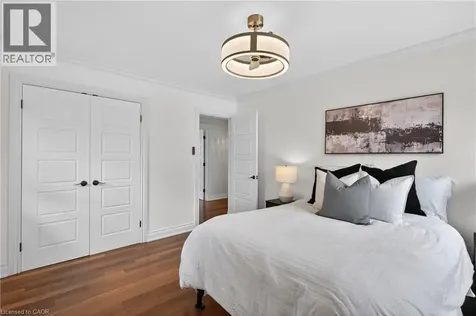 27 Shortland Crescent Etobicoke ON M9R 2T2