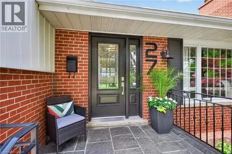 27 Shortland Crescent Etobicoke ON M9R 2T2