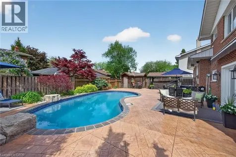 27 Shortland Crescent Etobicoke ON M9R 2T2