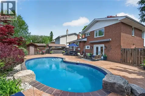 27 Shortland Crescent Etobicoke ON M9R 2T2