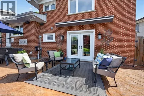 27 Shortland Crescent Etobicoke ON M9R 2T2