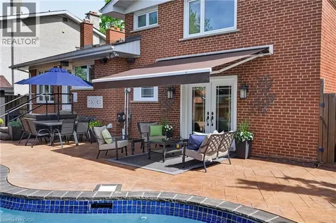 27 Shortland Crescent Etobicoke ON M9R 2T2