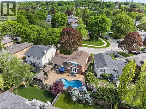 27 Shortland Crescent Etobicoke ON M9R 2T2