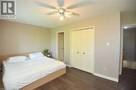 26 Moss Boulevard Dundas ON L9H 6W8