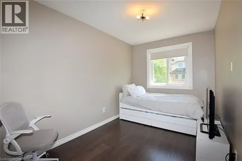 26 Moss Boulevard Dundas ON L9H 6W8