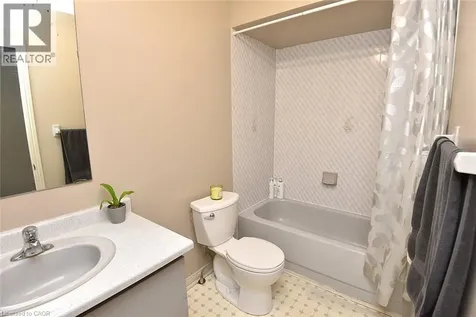 26 Moss Boulevard Dundas ON L9H 6W8
