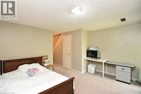26 Moss Boulevard Dundas ON L9H 6W8