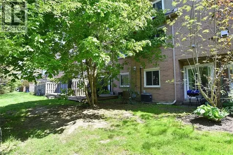 26 Moss Boulevard Dundas ON L9H 6W8