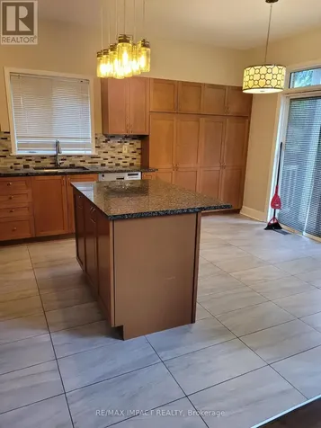 20 Remembrance Crescent Ottawa ON K1G 6N4