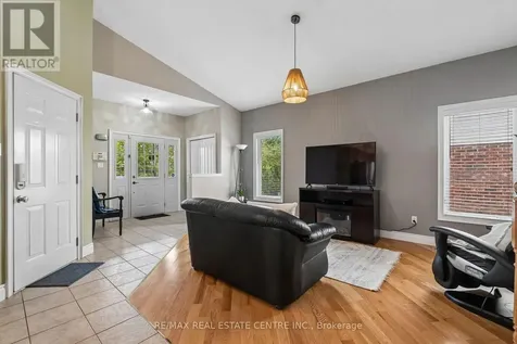 704 Russel Court Shelburne ON L9V 3P4