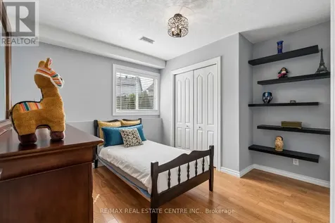 704 Russel Court Shelburne ON L9V 3P4