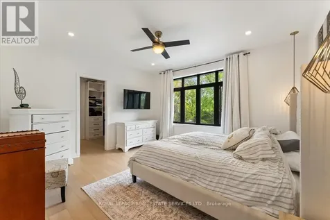 251 Aldercrest Avenue Hamilton ON L9B 1L7