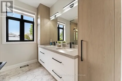 251 Aldercrest Avenue Hamilton ON L9B 1L7