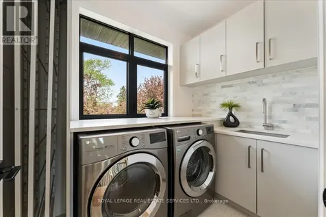 251 Aldercrest Avenue Hamilton ON L9B 1L7