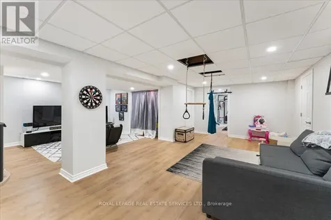 251 Aldercrest Avenue Hamilton ON L9B 1L7