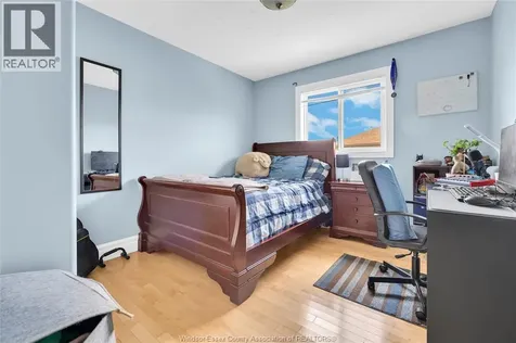 1635 Meridian Windsor ON N9G 3E7