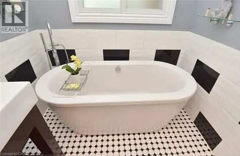 238 Fairridge Road Hamilton ON L8K 5M4