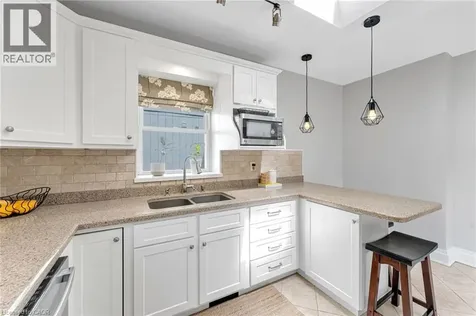 546 Hurd Avenue Burlington ON L7S 1T1