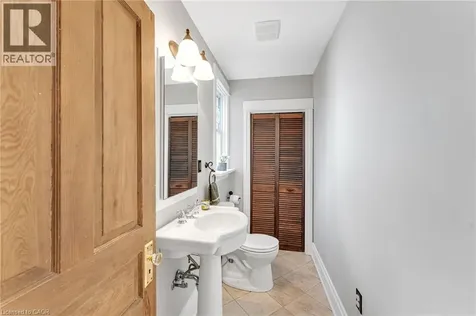 546 Hurd Avenue Burlington ON L7S 1T1