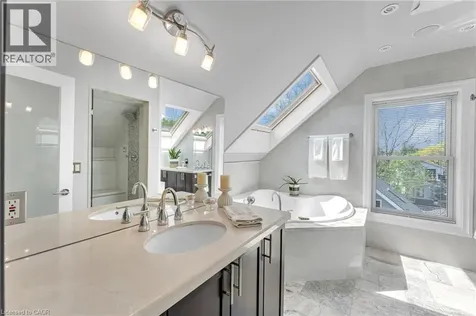 546 Hurd Avenue Burlington ON L7S 1T1