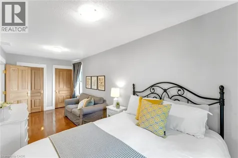 546 Hurd Avenue Burlington ON L7S 1T1