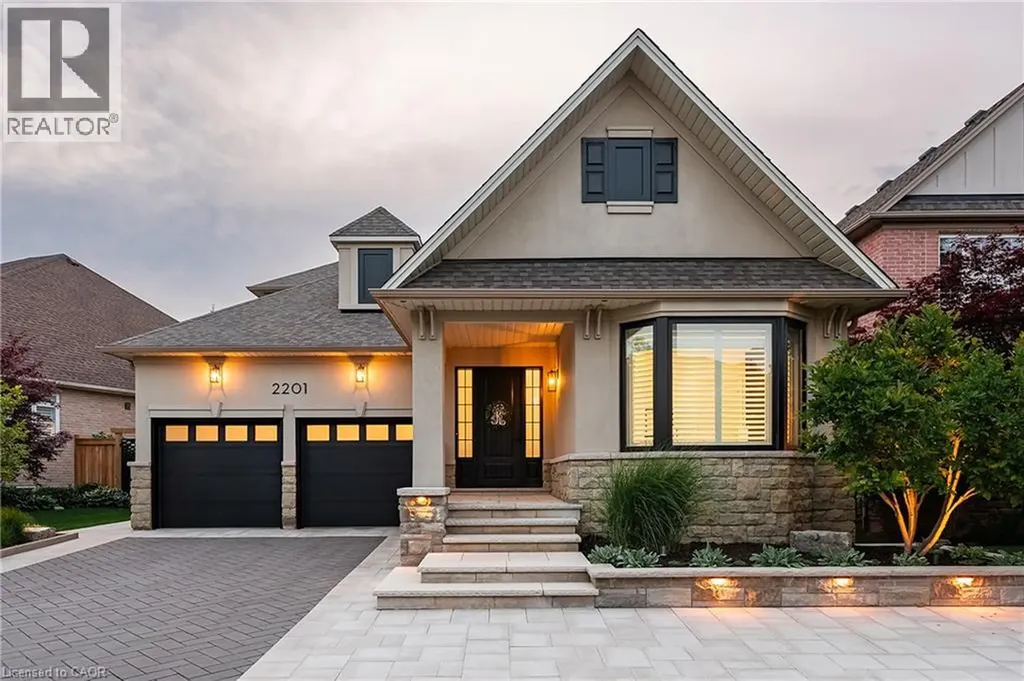 2201 Rochester Circle Oakville ON L6M 5E3