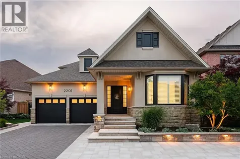 2201 Rochester Circle Oakville ON L6M 5E3