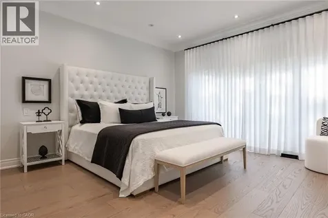 2201 Rochester Circle Oakville ON L6M 5E3