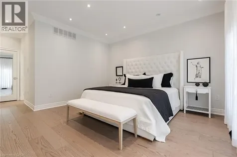 2201 Rochester Circle Oakville ON L6M 5E3