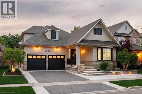 2201 Rochester Circle Oakville ON L6M 5E3