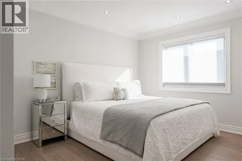 2201 Rochester Circle Oakville ON L6M 5E3