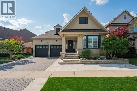 2201 Rochester Circle Oakville ON L6M 5E3