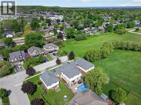 4071 Bush Crescent Beamsville ON L3J 0G7