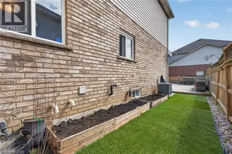 4071 Bush Crescent Beamsville ON L3J 0G7