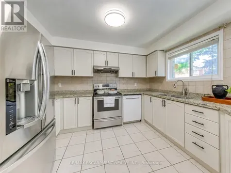 5875 Fieldon Road Mississauga (central Erin Mills) ON L5M 5K5