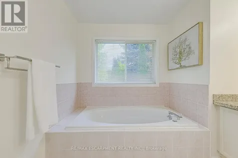 5875 Fieldon Road Mississauga (central Erin Mills) ON L5M 5K5