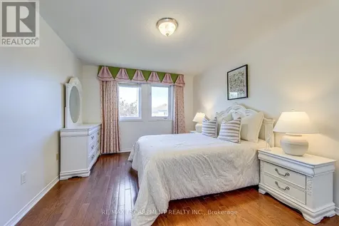 5875 Fieldon Road Mississauga (central Erin Mills) ON L5M 5K5