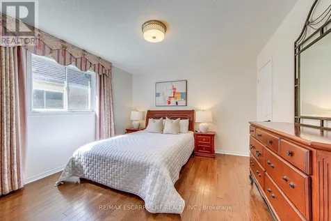 5875 Fieldon Road Mississauga (central Erin Mills) ON L5M 5K5