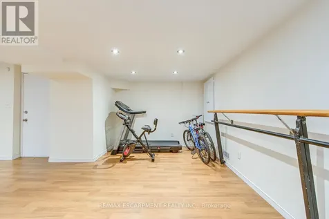 5875 Fieldon Road Mississauga (central Erin Mills) ON L5M 5K5