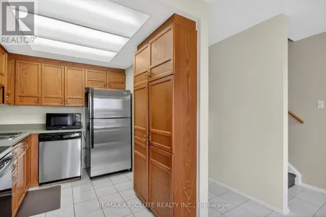231 Harriot Private Ottawa ON K1T 3E1